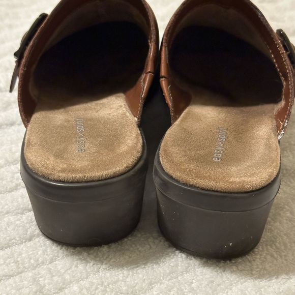 Easy Spirit clogs. Brown leather. Great condition. - Picture 3 of 4